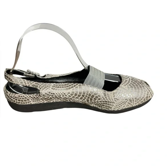 Thierry Rabotin Silver Patterned Peep Toe Flats - Picture 5 of 11